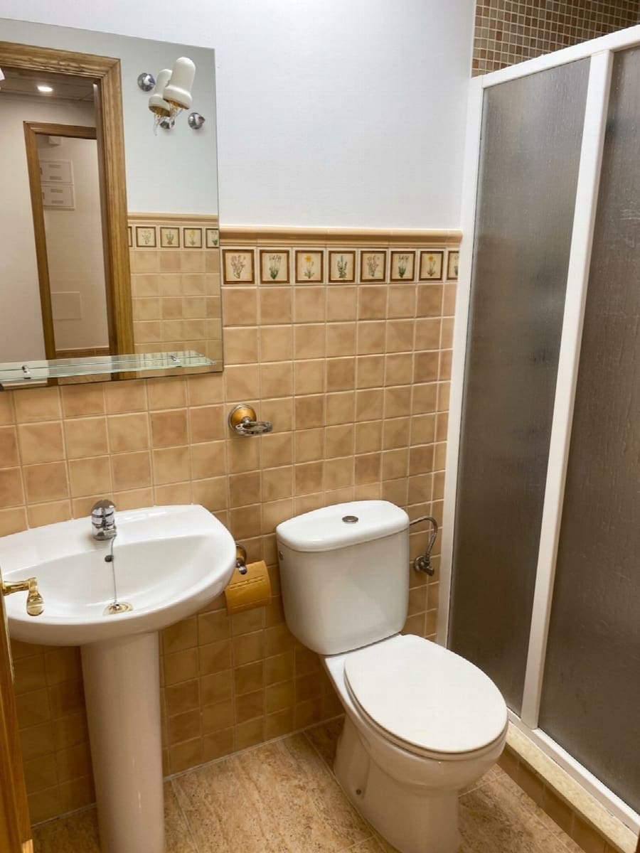 2 slaapkamer Strandappartement te koop in Torrevieja met zwembad - € 169.900 (Ref: 10047830)