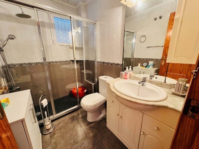 2 Zimmer Apartment zu verkaufen in Torrevieja mit Pool Garage - 169.000 € (Ref: 10047834)