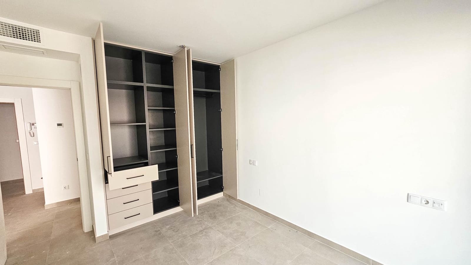 1 soverom Leilighet til salgs i Torrevieja - € 255 000 (Ref: 10047841)