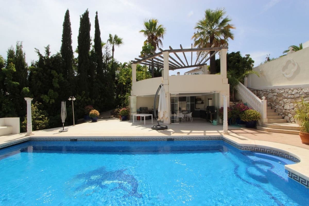 4 sovrum Villa till salu i Elviria med pool - 1 500 000 € (Ref: 10047853)