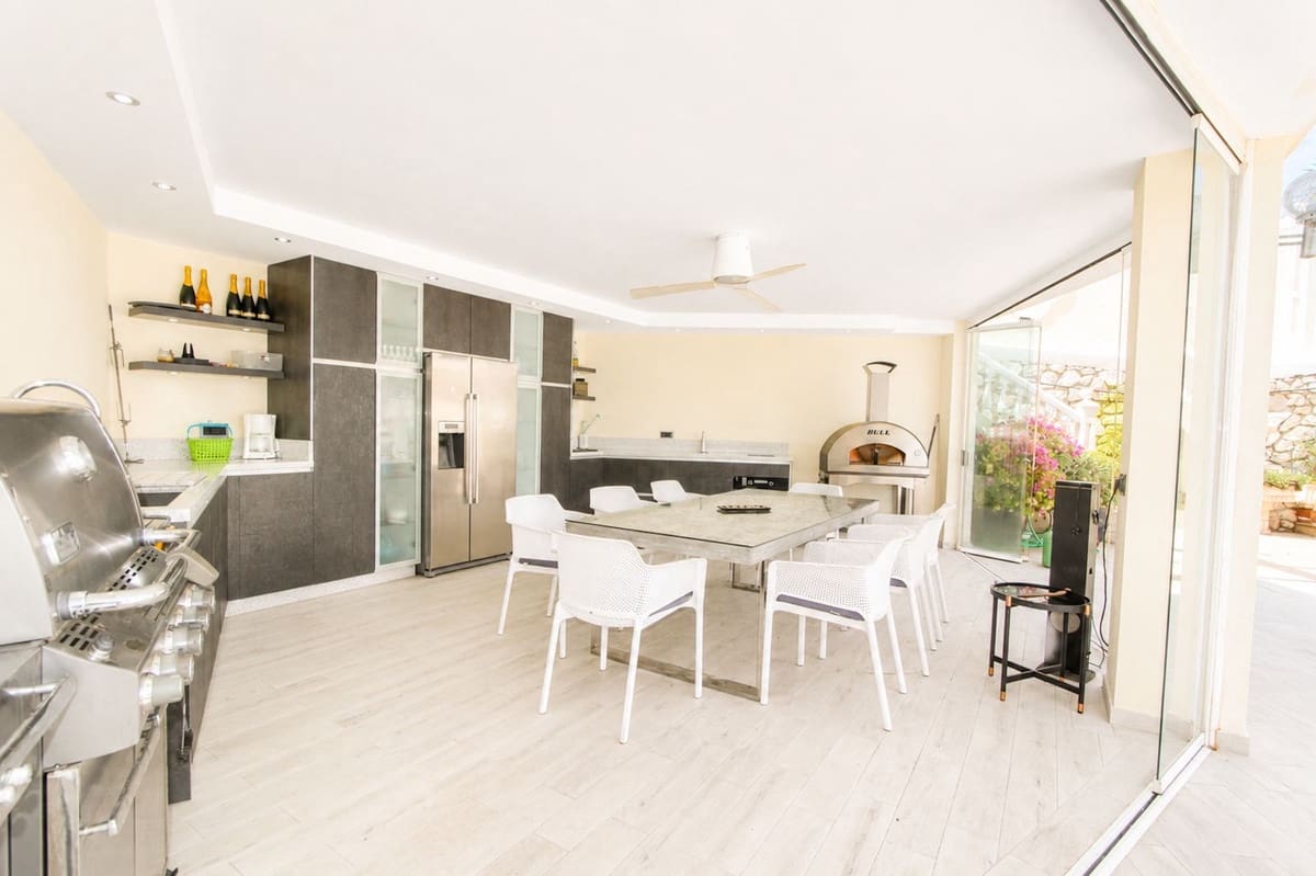 4 sovrum Villa till salu i Elviria med pool - 1 500 000 € (Ref: 10047853)