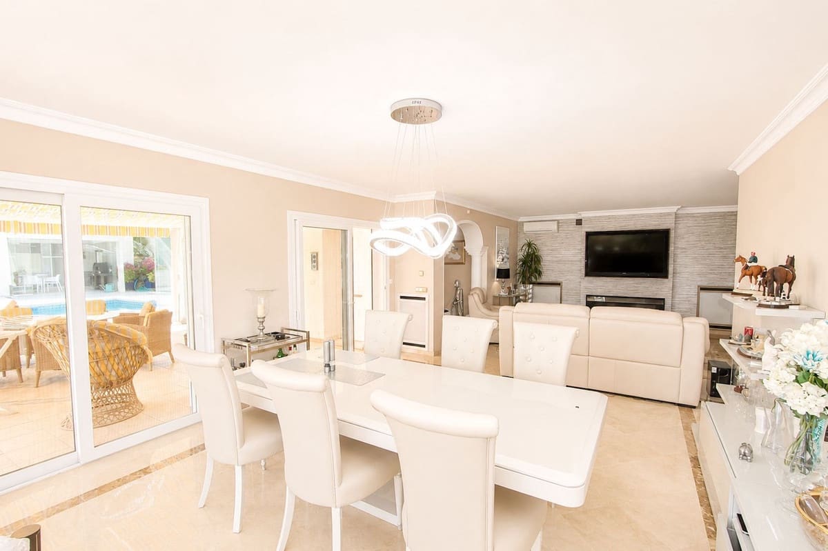 4 sovrum Villa till salu i Elviria med pool - 1 500 000 € (Ref: 10047853)