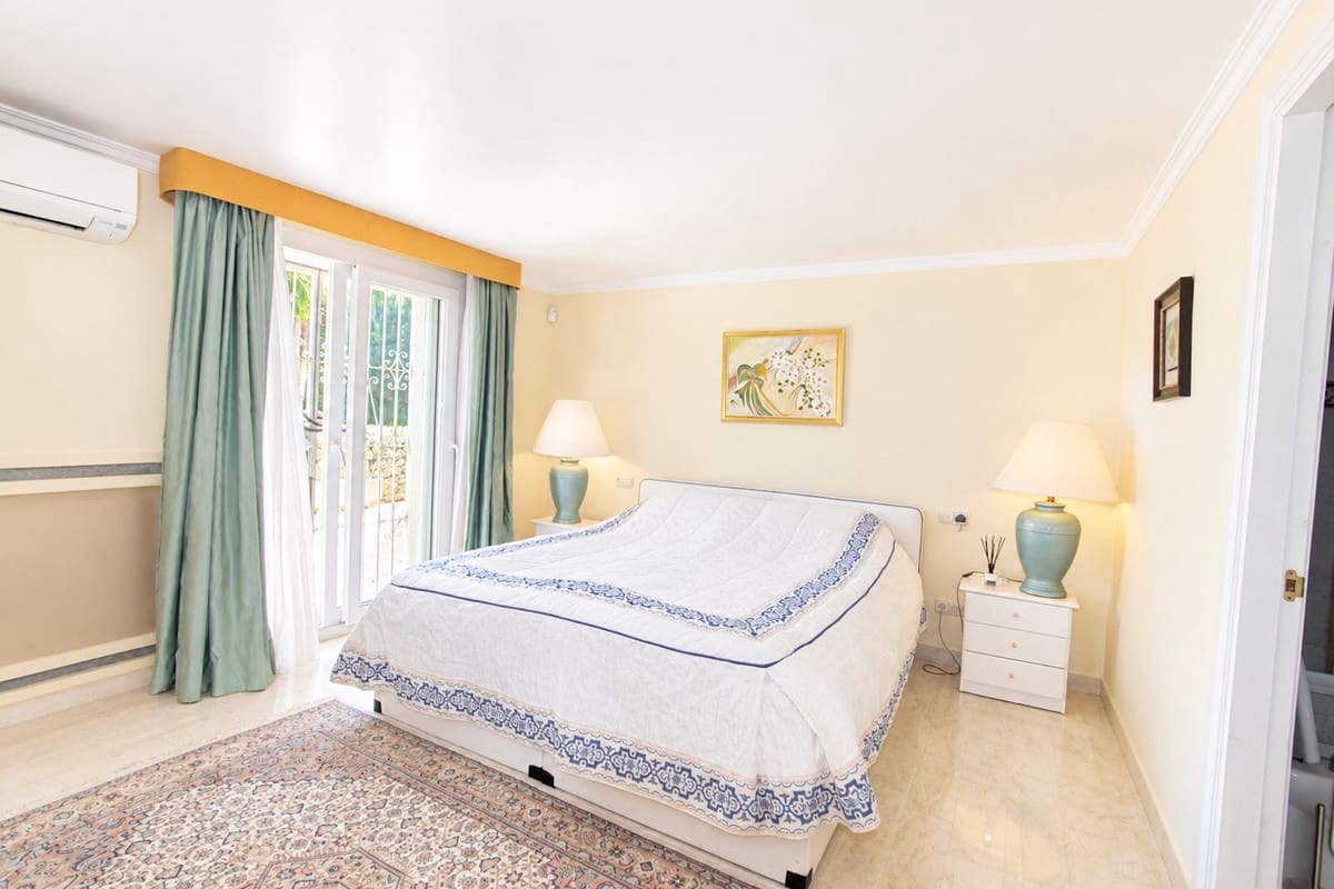 4 sovrum Villa till salu i Elviria med pool - 1 500 000 € (Ref: 10047853)