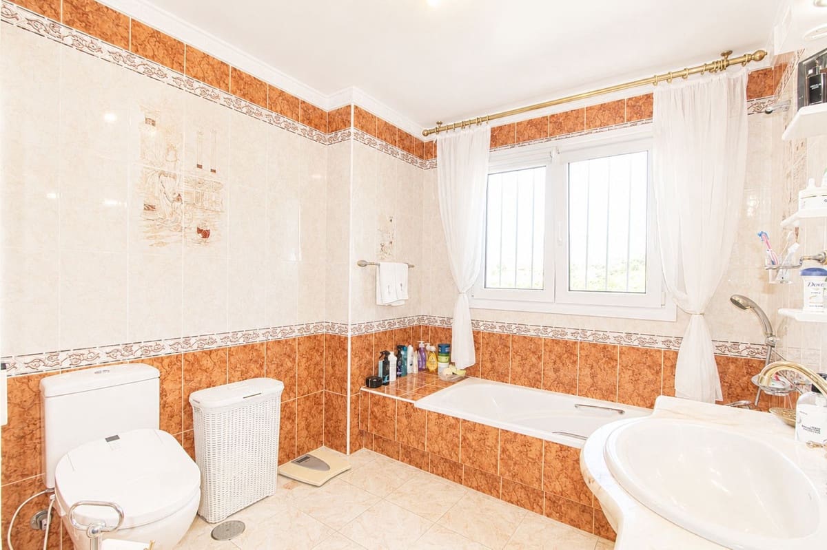 4 sovrum Villa till salu i Elviria med pool - 1 500 000 € (Ref: 10047853)