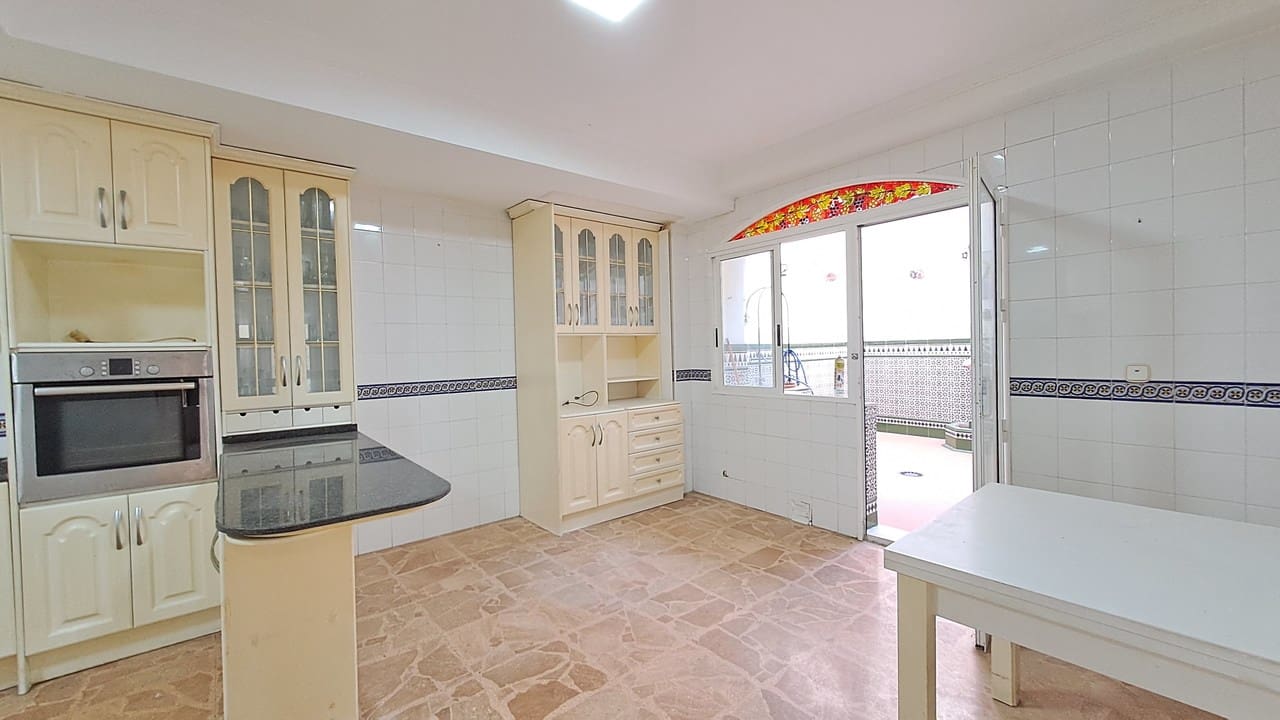 5 sypialnia Apartament na sprzedaż w Torrevieja z garażem - 315 000 € (Ref: 10050702)