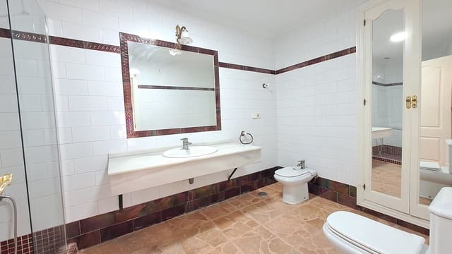 5 bedroom Apartment for sale in El Molino, Torrevieja with garage - € 315,000 (Ref: 10050702)