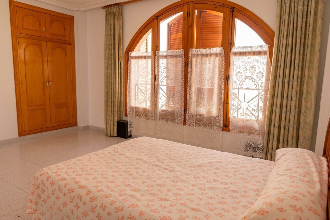 7 quarto Penthouse para venda em Torrevieja - 445 000 € (Ref: 10050722)