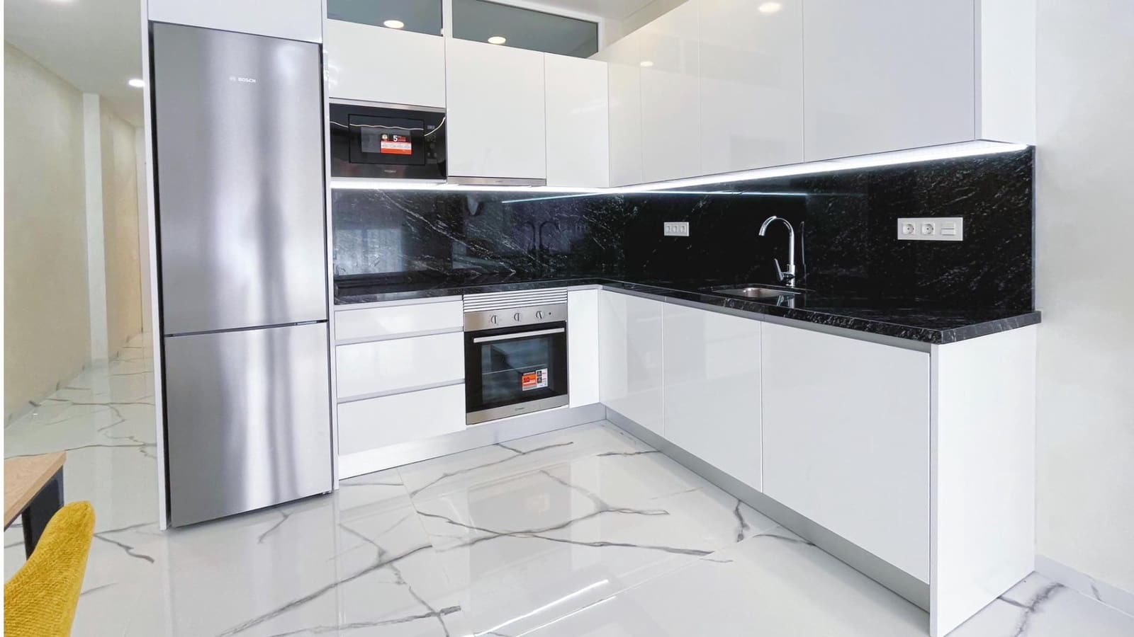 2 Zimmer Apartment zu verkaufen in Torrevieja - 260.000 € (Ref: 10050727)