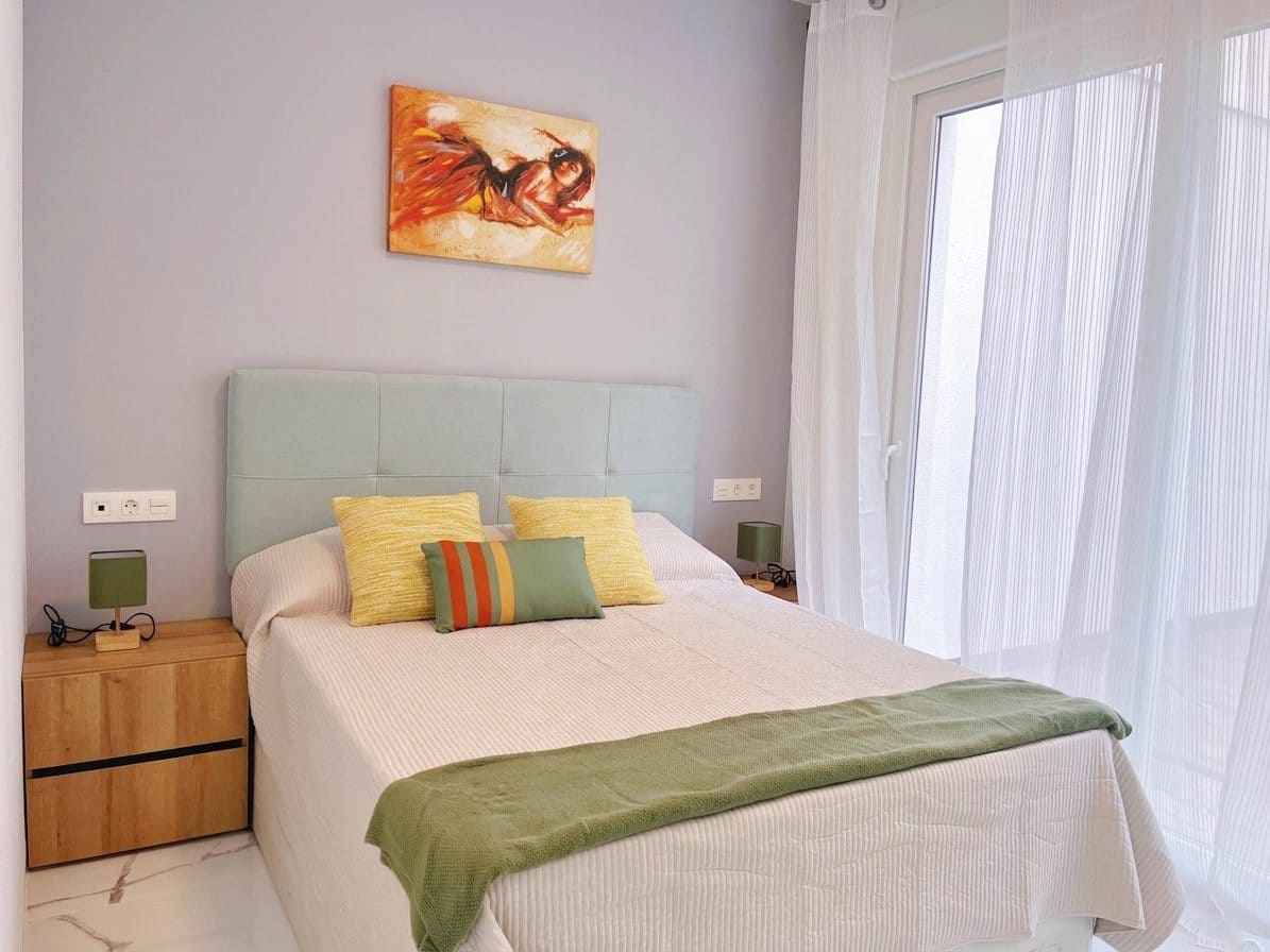 Apartamento de 2 habitaciones en Torrevieja en venta - 260.000 € (Ref: 10050728)