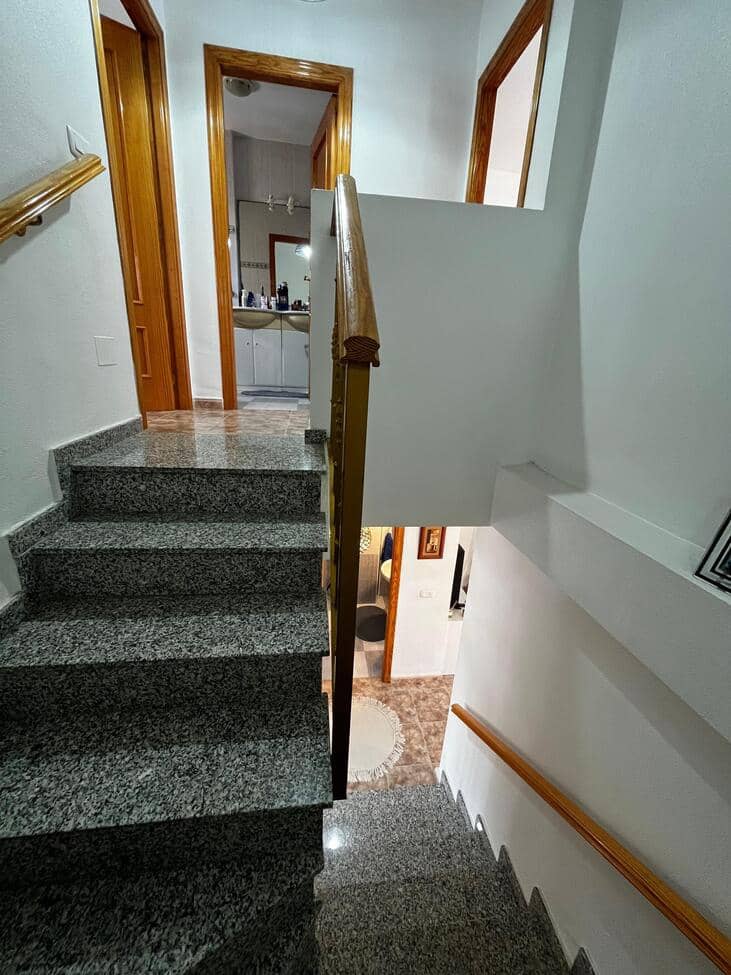 3 quarto Casa em Banda para venda em Torrevieja com piscina - 189 000 € (Ref: 10050737)