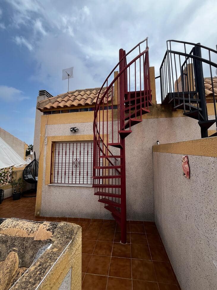 3 quarto Casa em Banda para venda em Torrevieja com piscina - 189 000 € (Ref: 10050737)