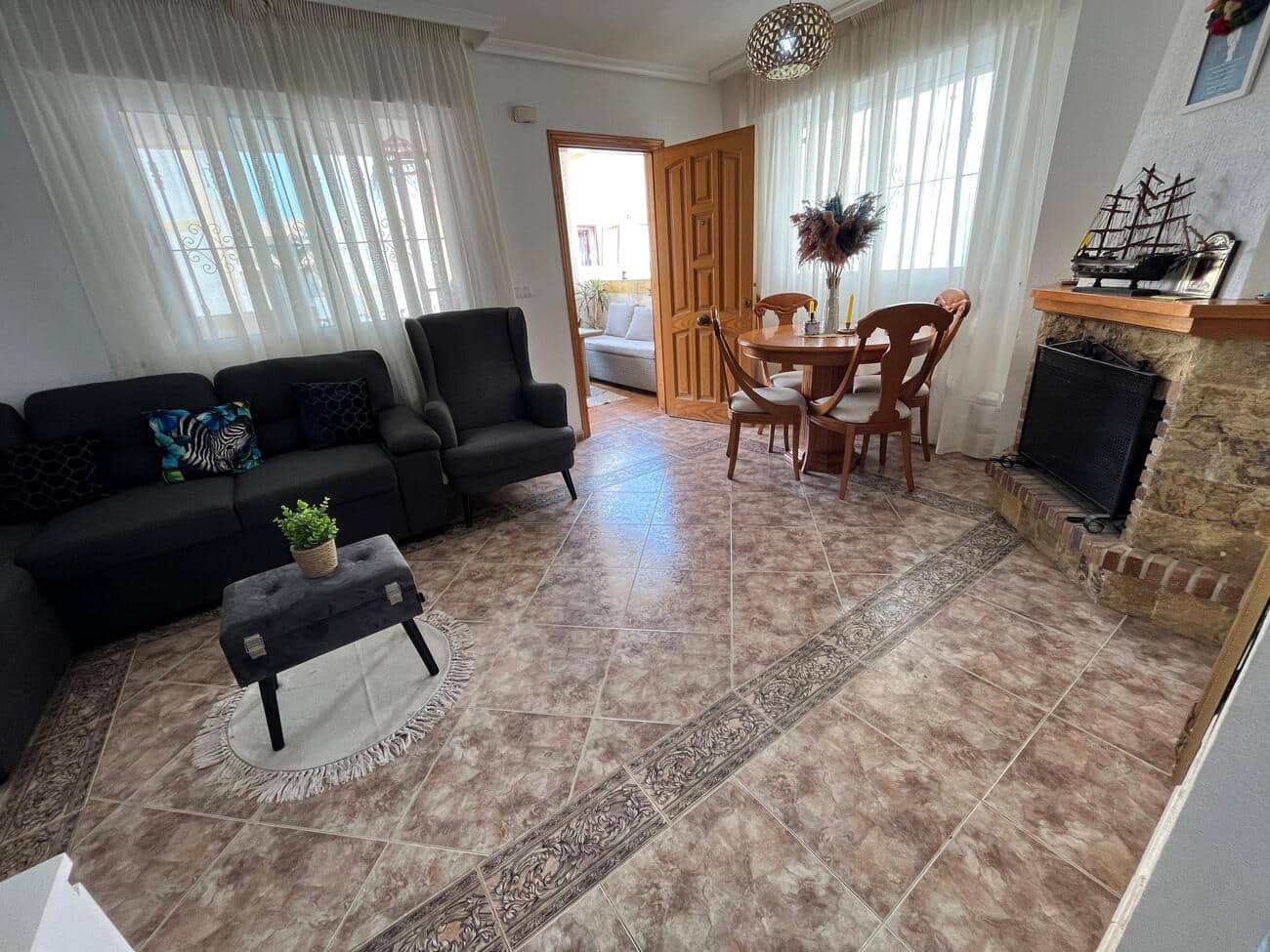 3 quarto Casa em Banda para venda em Torrevieja com piscina - 189 000 € (Ref: 10050737)