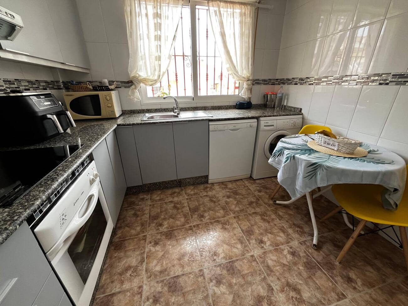 3 quarto Casa em Banda para venda em Torrevieja com piscina - 189 000 € (Ref: 10050737)