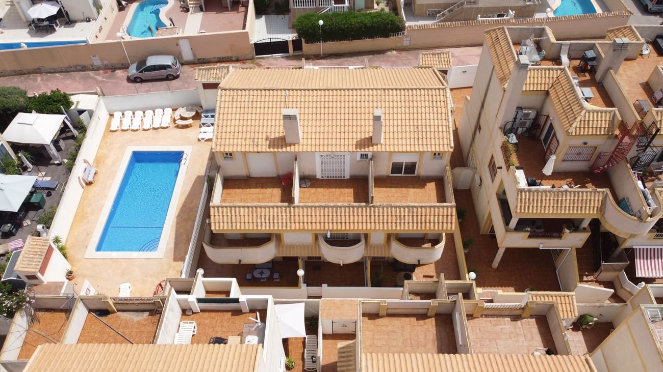 3 quarto Casa em Banda para venda em Torrevieja com piscina - 189 000 € (Ref: 10050737)