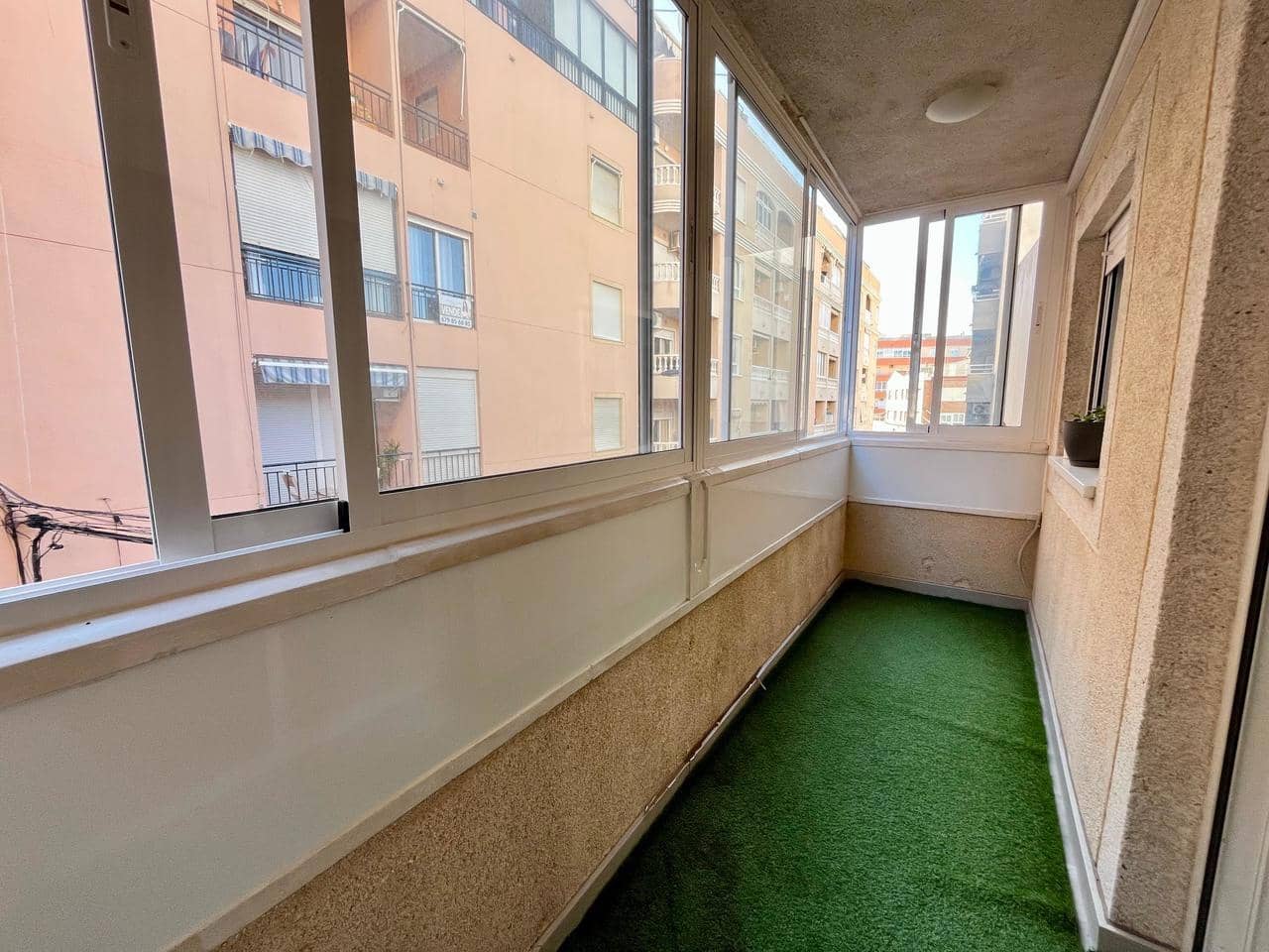 4 sovrum Lägenhet till salu i Torrevieja med garage - 210 000 € (Ref: 10050738)
