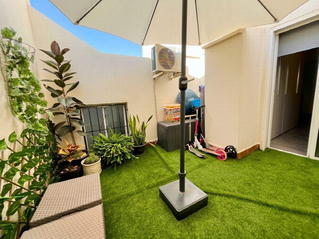 4 sovrum Lägenhet till salu i Torrevieja med garage - 210 000 € (Ref: 10050738)