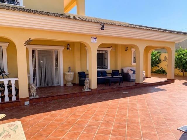 6 soverom Villa til salgs i Torrevieja med svømmebasseng - € 598 000 (Ref: 10050739)