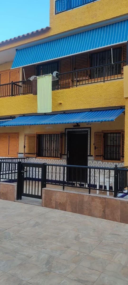 2 makuuhuone Omakotitalo myytävänä paikassa Torrevieja mukana uima-altaan - 204 000 € (Ref: 10050745)