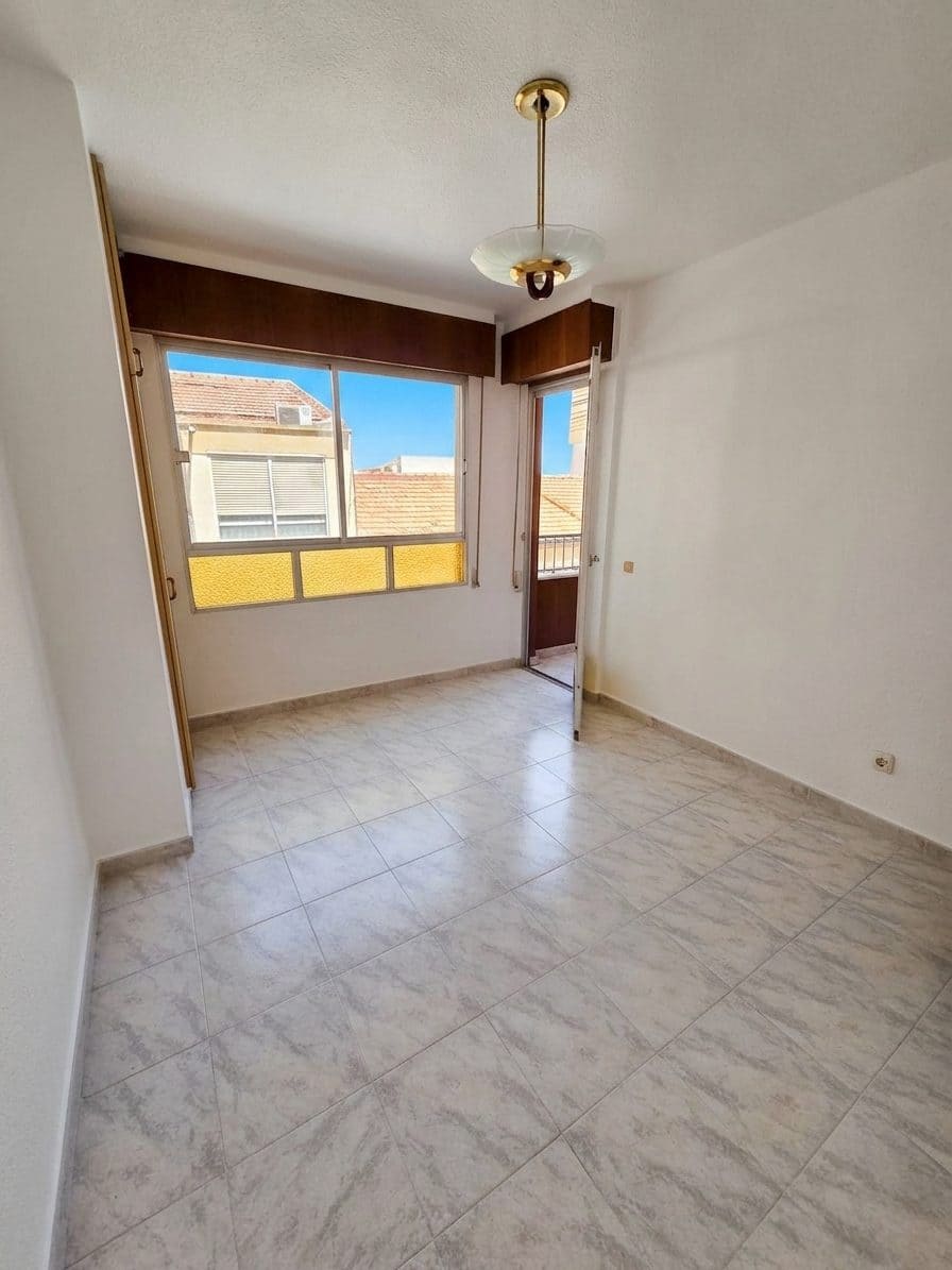 Apartamento de 3 habitaciones en Torrevieja en venta - 165.000 € (Ref: 10050746)