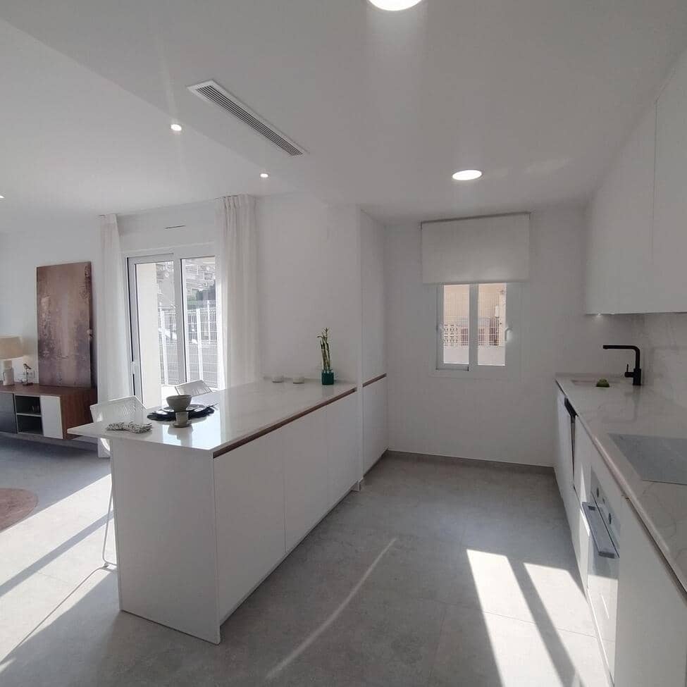 3 bedroom Apartment for sale in Torrevieja with pool - € 349,900 (Ref: 10050748)