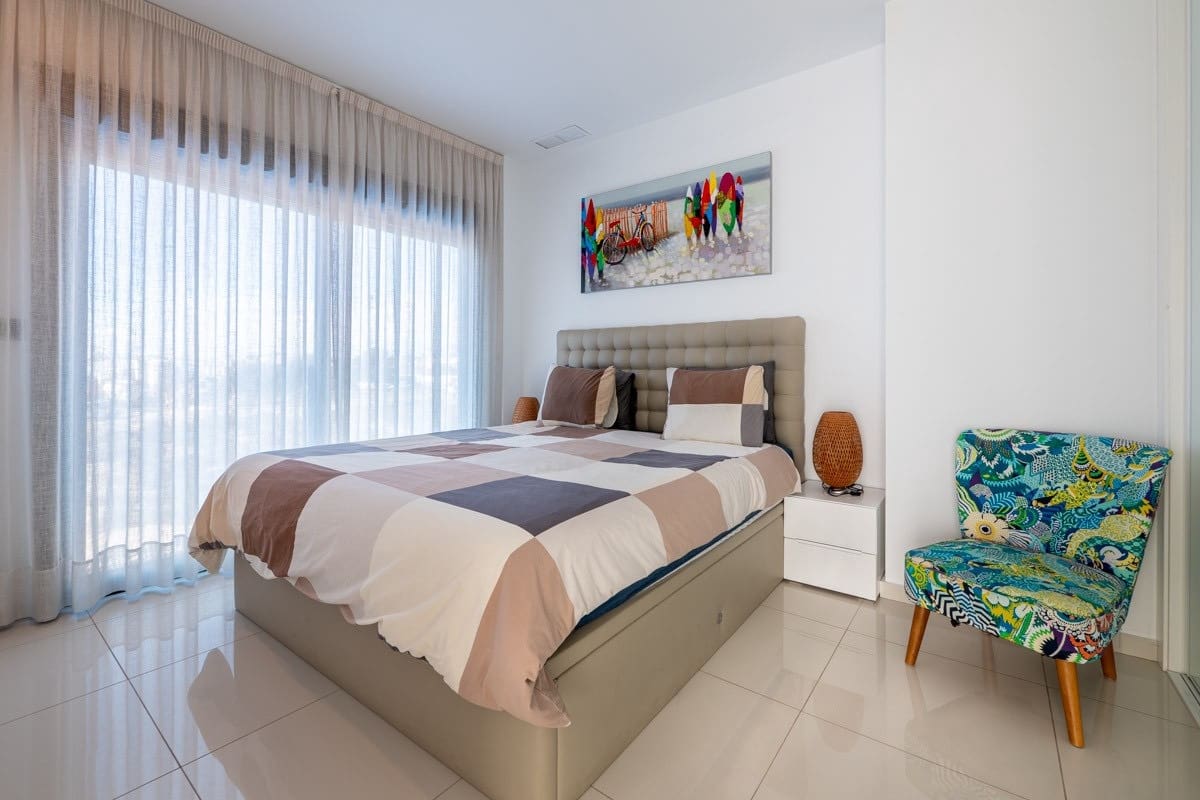 3 bedroom Villa for sale in Rojales with pool - € 499,500 (Ref: 10050778)