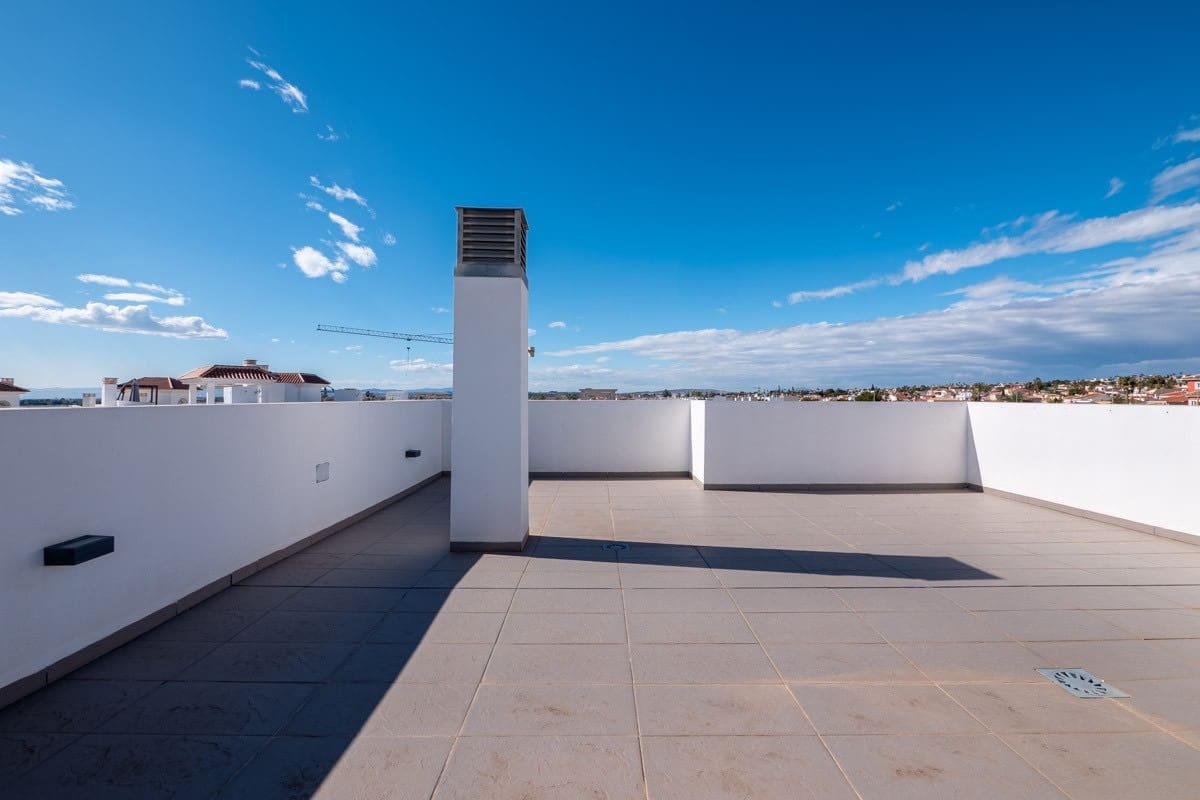 3 bedroom Villa for sale in Rojales with pool - € 499,500 (Ref: 10050778)