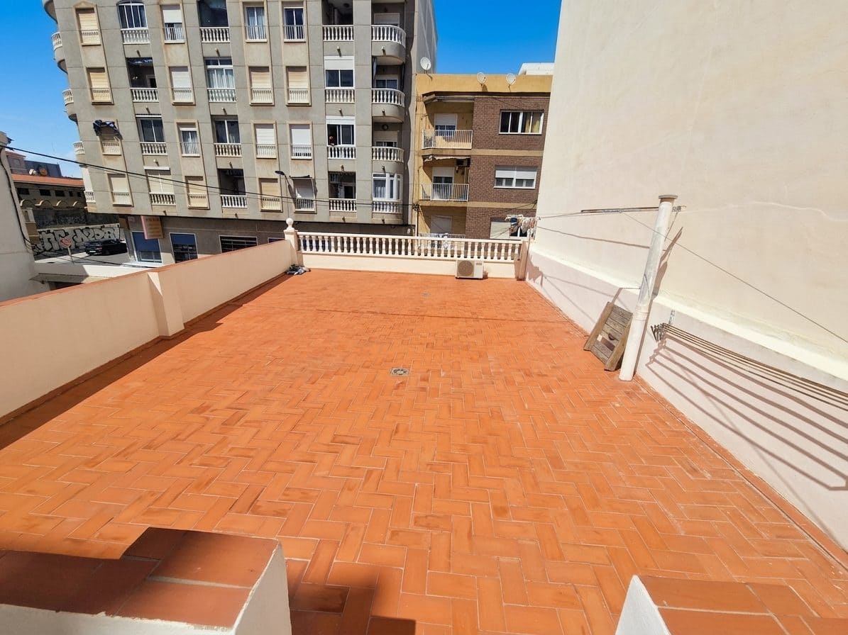4 quarto Casa em Banda para venda em Torrevieja - 221 900 € (Ref: 10050794)