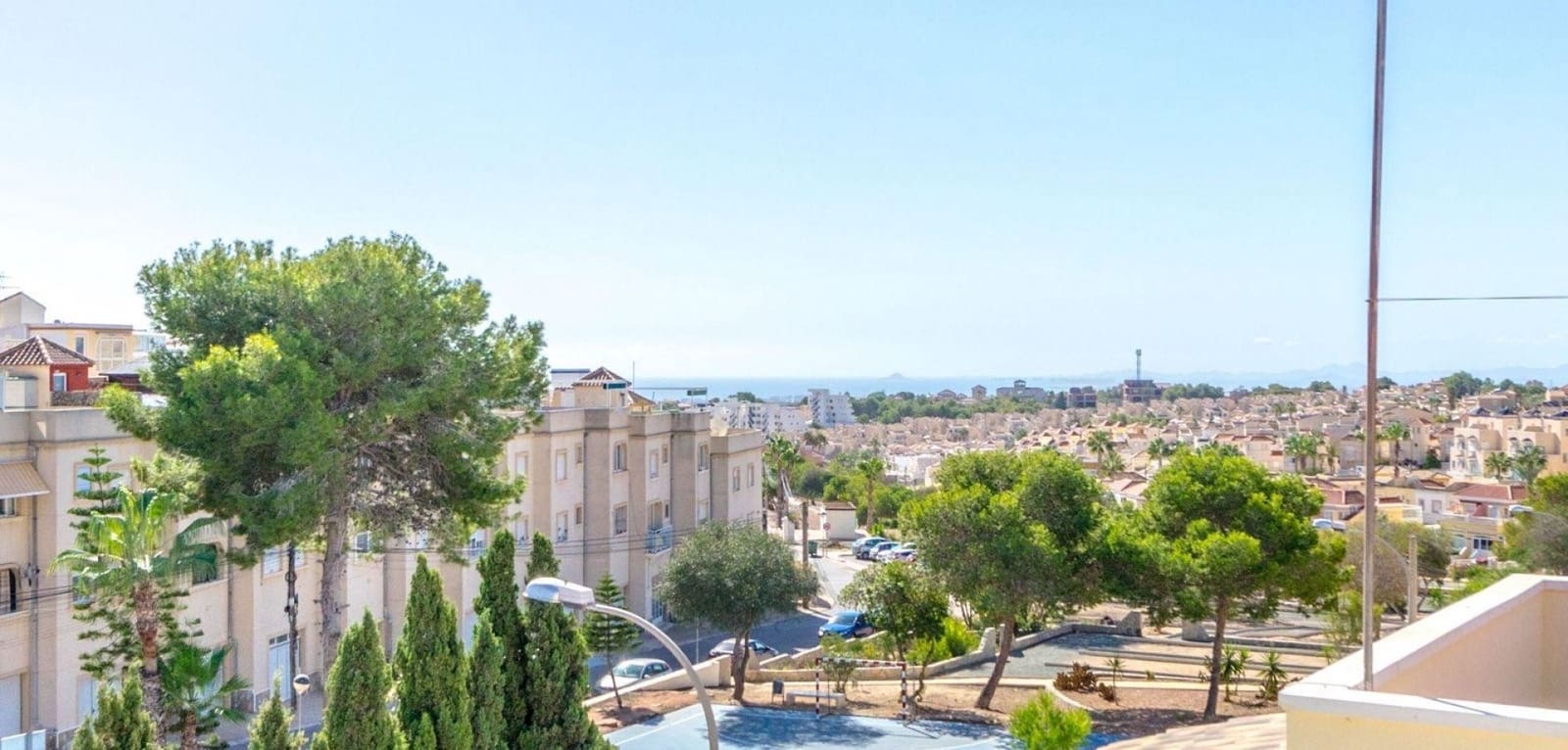 Chalet de 3 habitaciones en Orihuela en venta con piscina - 295.000 € (Ref: 10050816)
