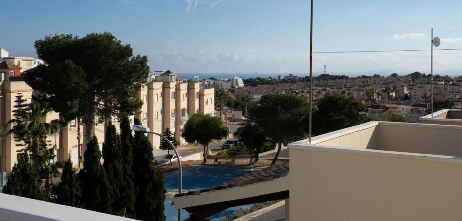 Chalet de 3 habitaciones en Orihuela en venta con piscina - 295.000 € (Ref: 10050816)