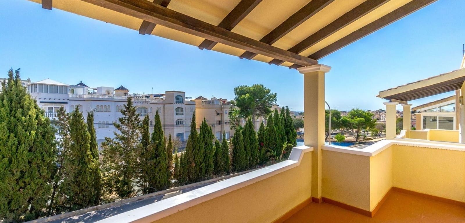 Chalet de 3 habitaciones en Orihuela en venta con piscina - 295.000 € (Ref: 10050816)