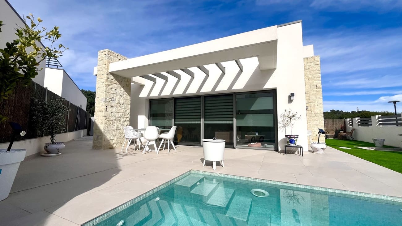 Chalet de 3 habitaciones en San Miguel de Salinas en venta - 525.000 € (Ref: 10050821)