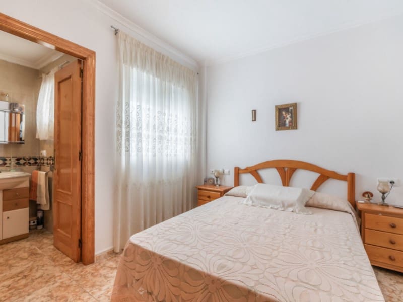 Ático de 3 habitaciones en Torrevieja en venta - 229.000 € (Ref: 10050877)