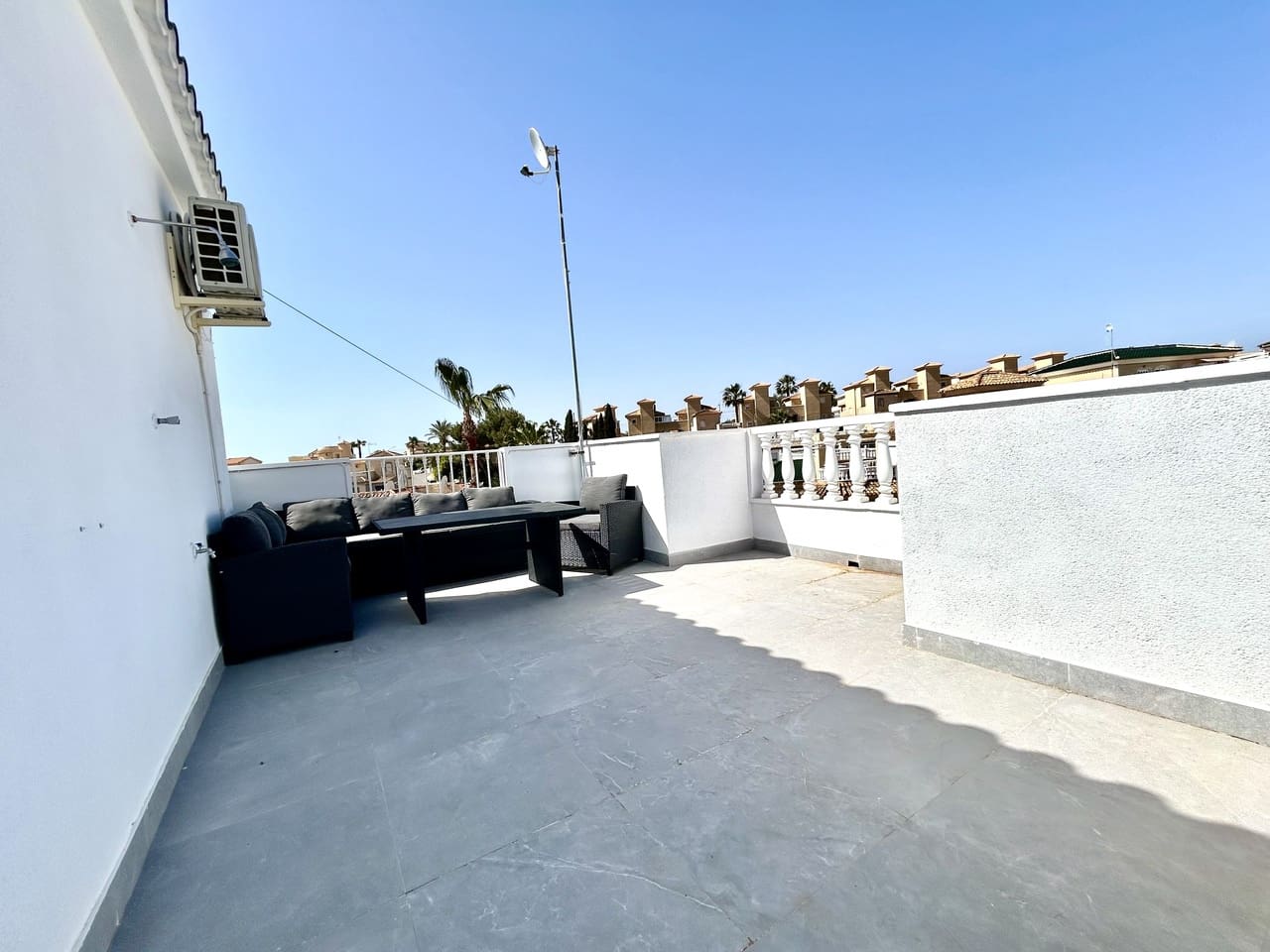 5 bedroom Villa for sale in Orihuela with garage - € 459,000 (Ref: 10050884)