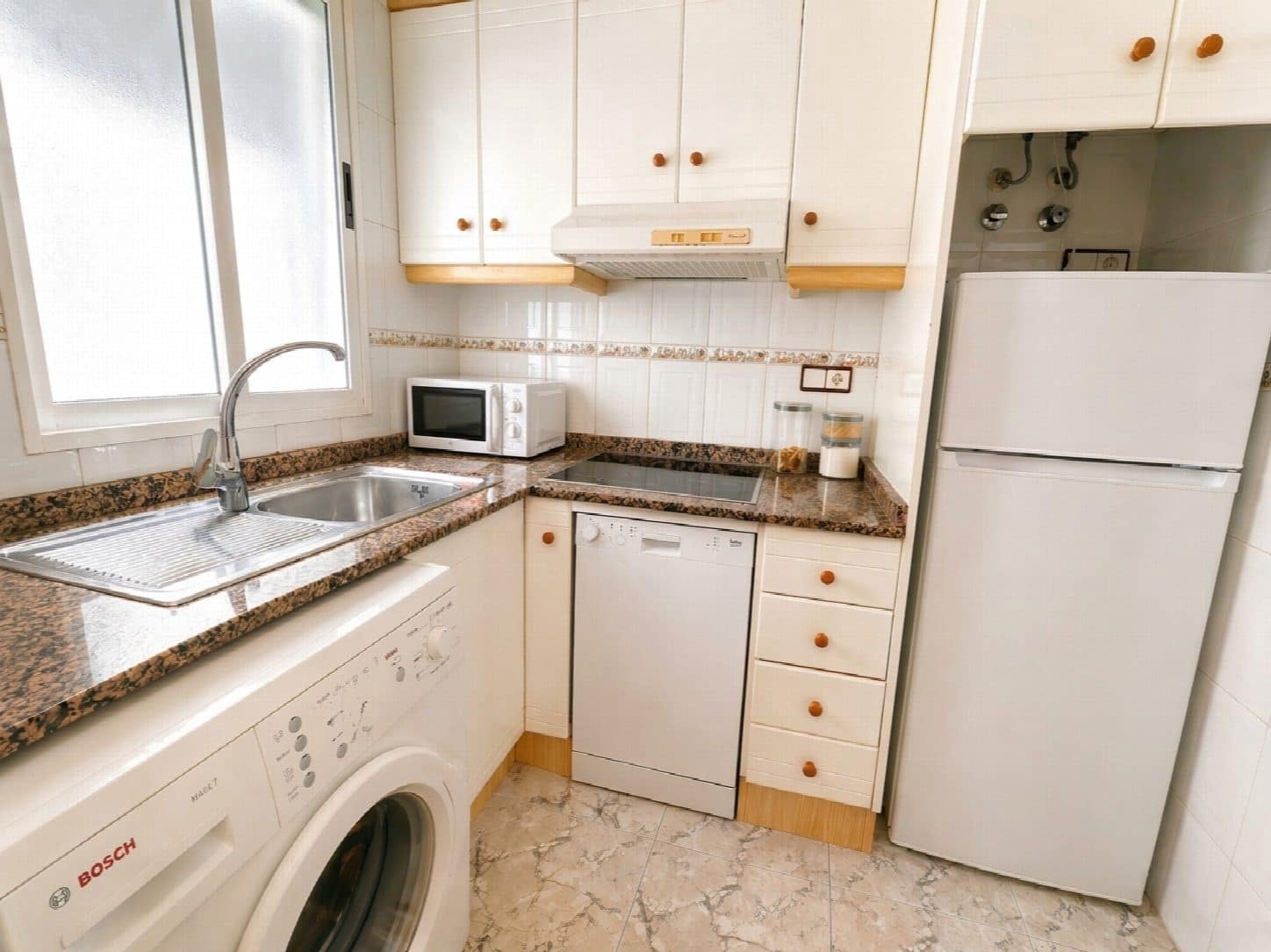 Apartamento de 2 habitaciones en Torrevieja en venta - 209.900 € (Ref: 10050901)
