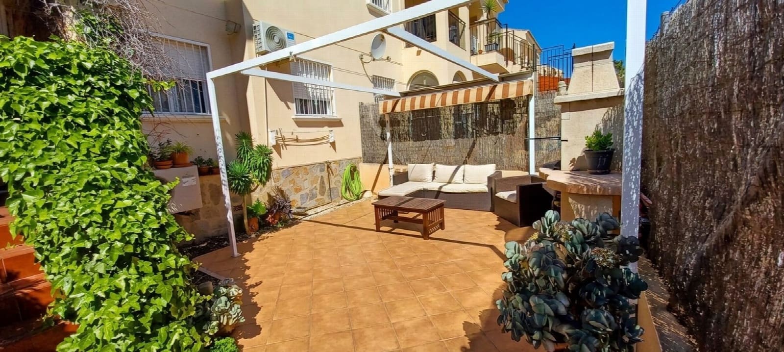 Casa de 3 habitaciones en Orihuela en venta con piscina - 199.900 € (Ref: 10050904)