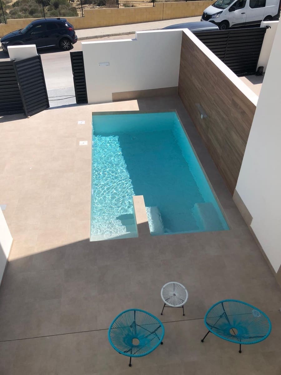 Chalet de 3 habitaciones en Benijófar en venta con piscina - 425.000 € (Ref: 10050907)