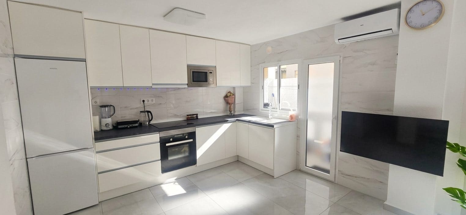 3 bedroom Apartment for sale in Torrevieja with pool - € 249,900 (Ref: 10050915)