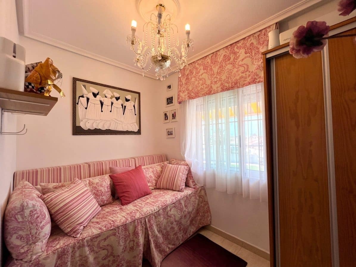 2 quarto Bungalow para venda em Torrevieja com piscina - 180 000 € (Ref: 10050929)