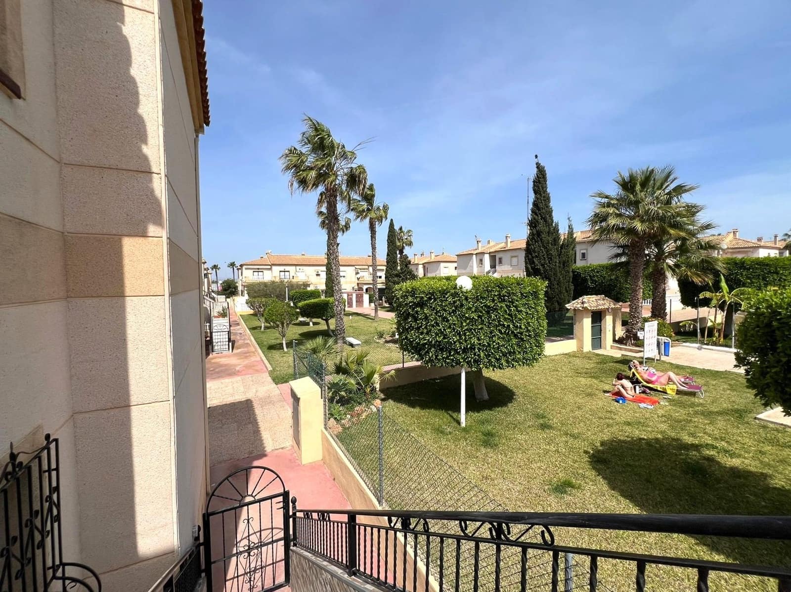 2 quarto Bungalow para venda em Torrevieja com piscina - 180 000 € (Ref: 10050929)