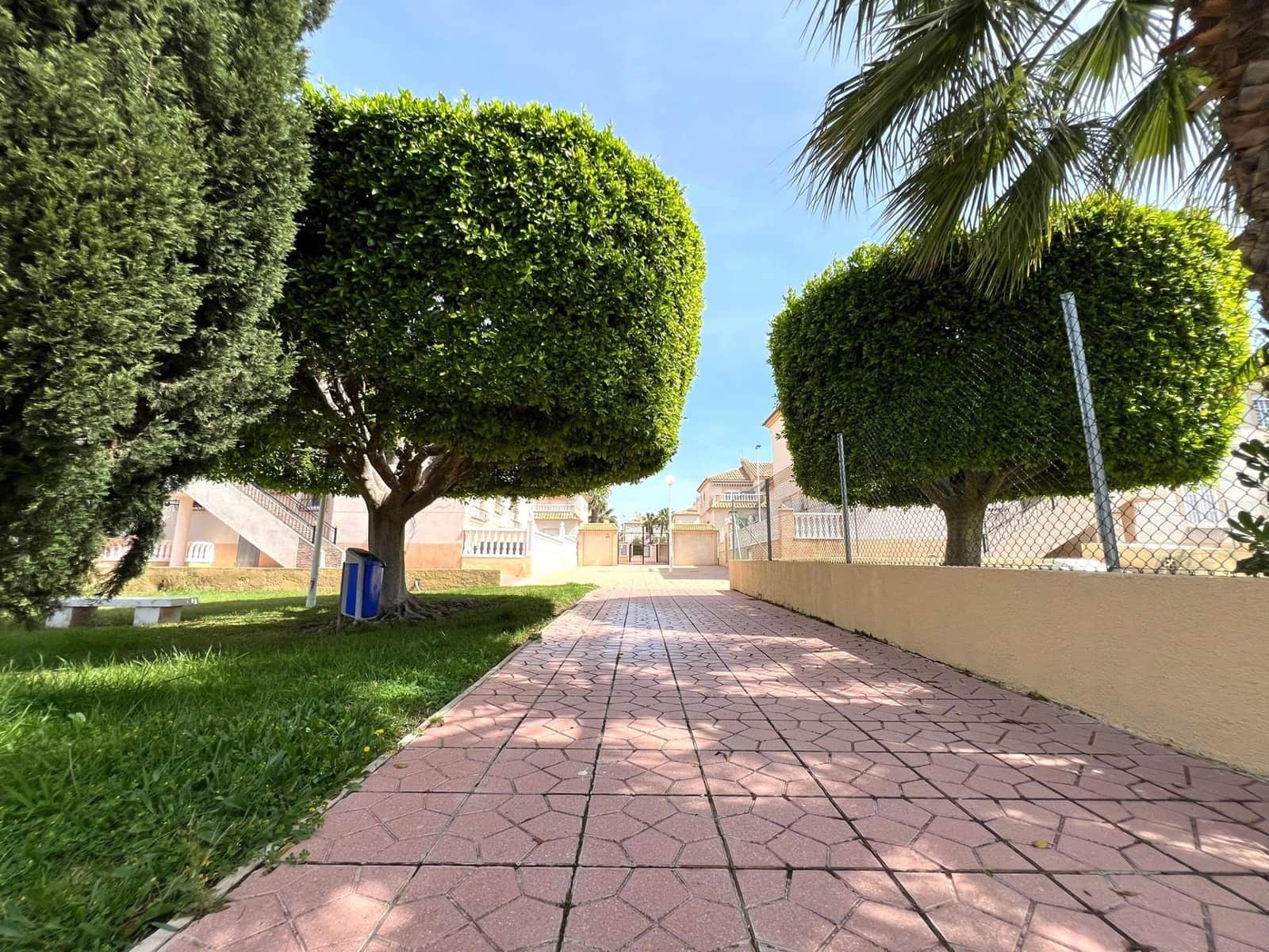 2 quarto Bungalow para venda em Torrevieja com piscina - 180 000 € (Ref: 10050929)