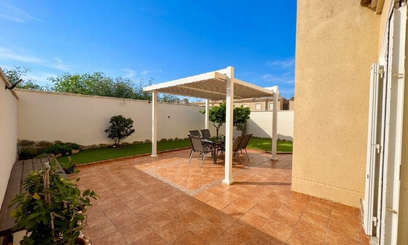 4 slaapkamer Villa te koop in Torrevieja met garage - € 398.995 (Ref: 10050931)