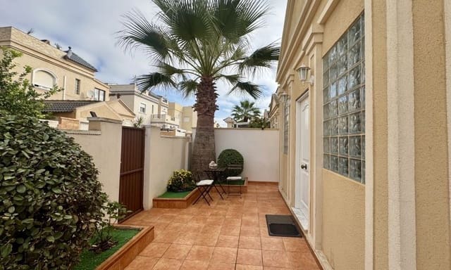 4 slaapkamer Villa te koop in Aguas Nuevas, Torrevieja met garage - € 398.995 (Ref: 10050931)