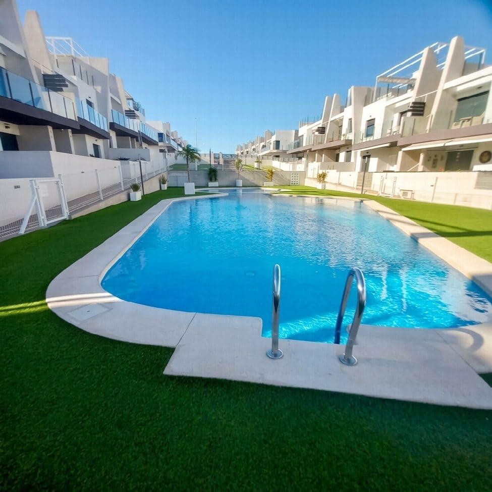 2 quarto Penthouse para venda em San Miguel de Salinas com piscina - 299 000 € (Ref: 10050935)