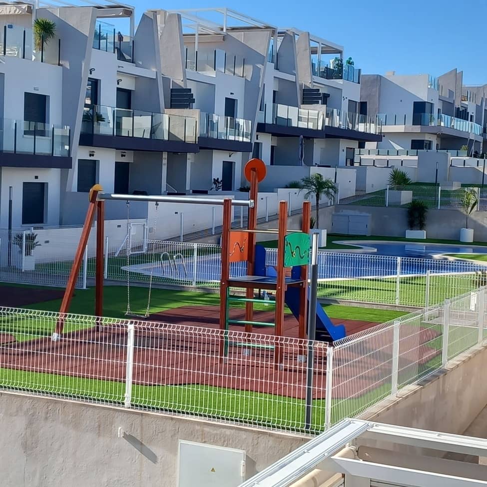 2 quarto Penthouse para venda em San Miguel de Salinas com piscina - 299 000 € (Ref: 10050935)