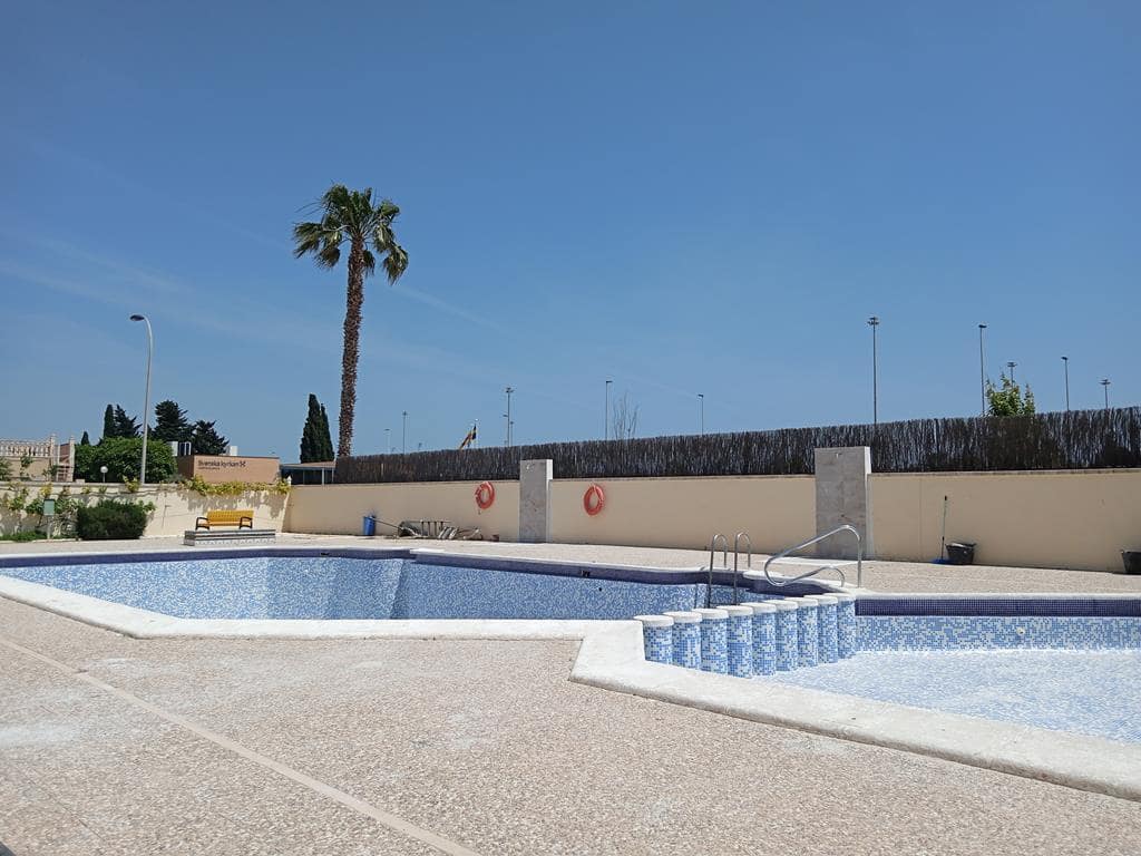 3 makuuhuone Huoneisto myytävänä paikassa Torrevieja mukana uima-altaan - 170 000 € (Ref: 10050940)