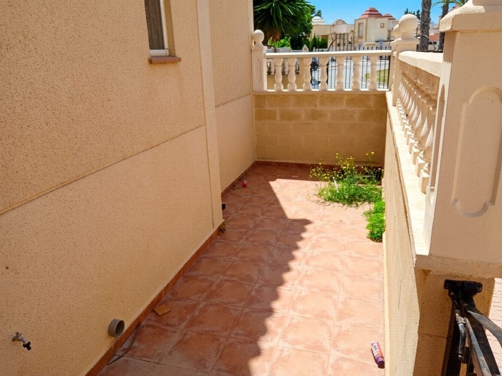3 makuuhuone Huoneisto myytävänä paikassa Torrevieja mukana uima-altaan - 170 000 € (Ref: 10050940)