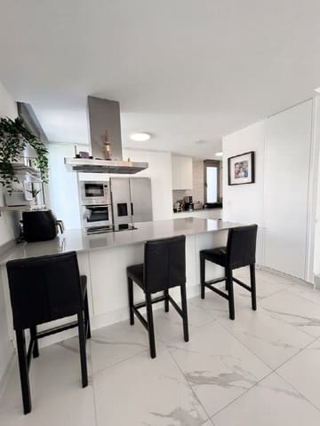 5 bedroom Villa for sale in Blue Lagoon with pool garage - € 595,000 (Ref: 10050951)