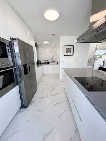 5 bedroom Villa for sale in Blue Lagoon with pool garage - € 595,000 (Ref: 10050951)