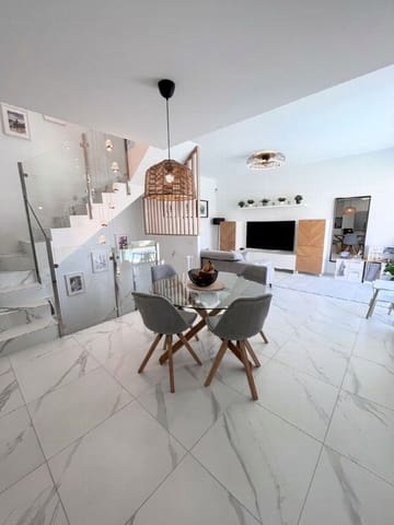 5 bedroom Villa for sale in Blue Lagoon with pool garage - € 595,000 (Ref: 10050951)