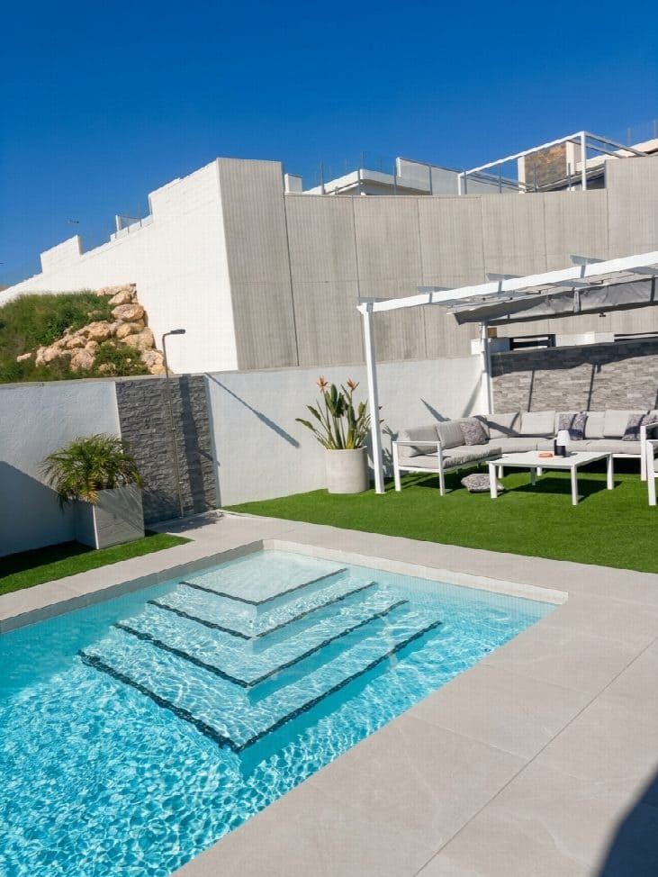 5 bedroom Villa for sale in Orihuela with pool garage - € 595,000 (Ref: 10050951)